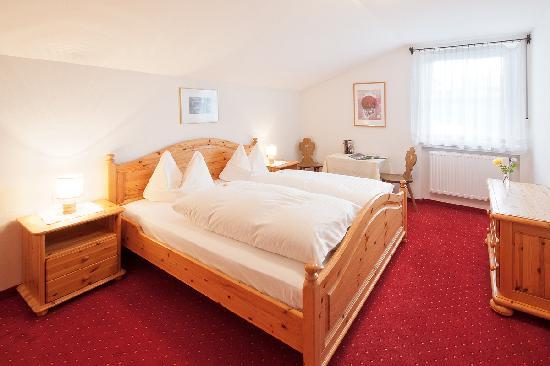 Tirolerhof - Pension & Apartments