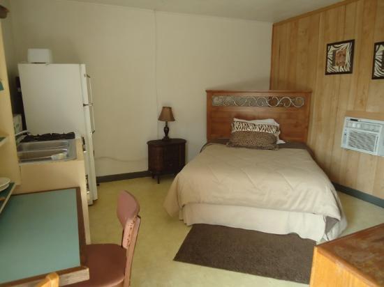 Lakeside Grocery Motel & Bait Shop