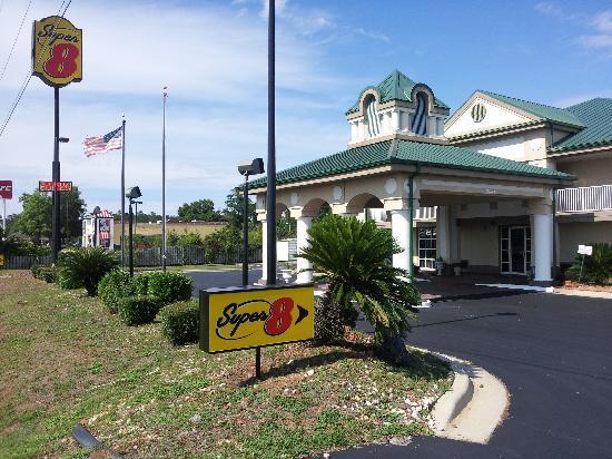 Super 8 by Wyndham Marianna I-10