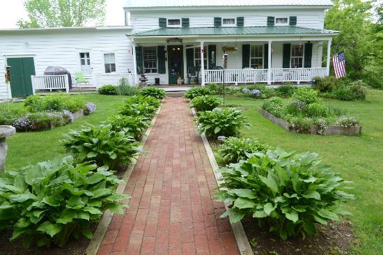 Adirondack Pines B&B and Vacation Rentals