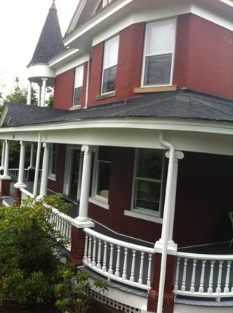 Lincoln House Bed & Breakfast