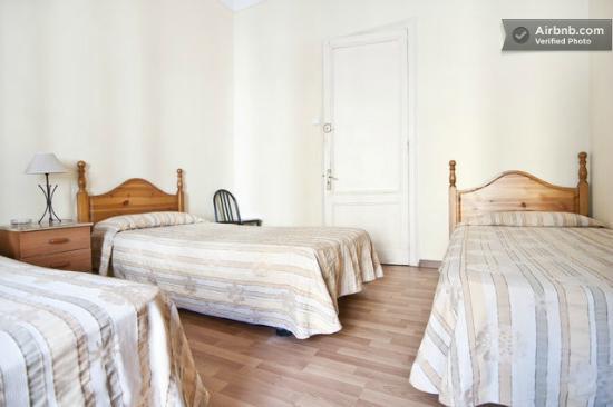 Emily Alhambra Hostal