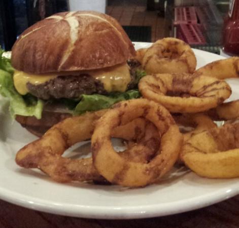 Ellyn's Tap & Grill