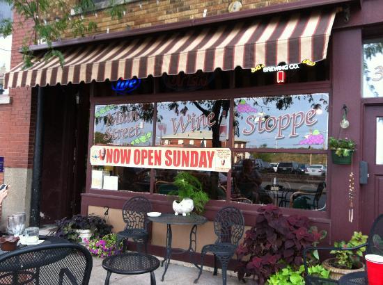 Main Street Wine Stoppe