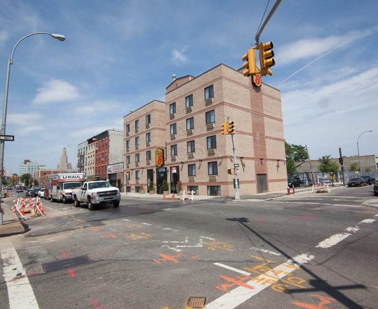 Super 8 by Wyndham Brooklyn / Park Slope Hotel