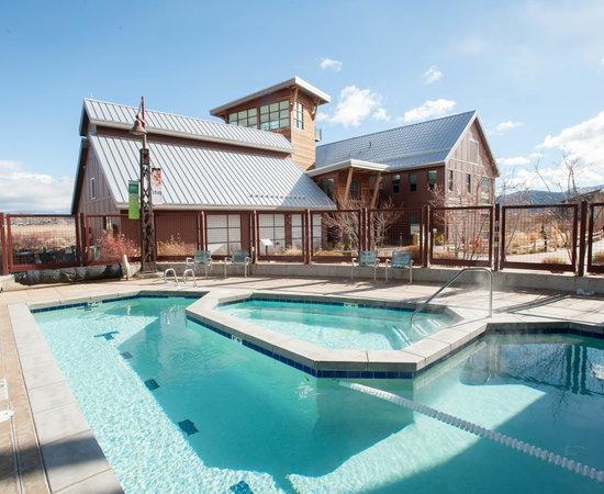 Jacqueline's Restaurant & Bakery