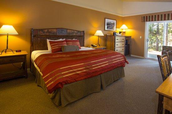 Headwaters Lodge & Cabins at Flagg Ranch