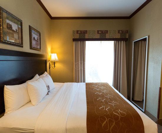 Comfort Suites University Drive