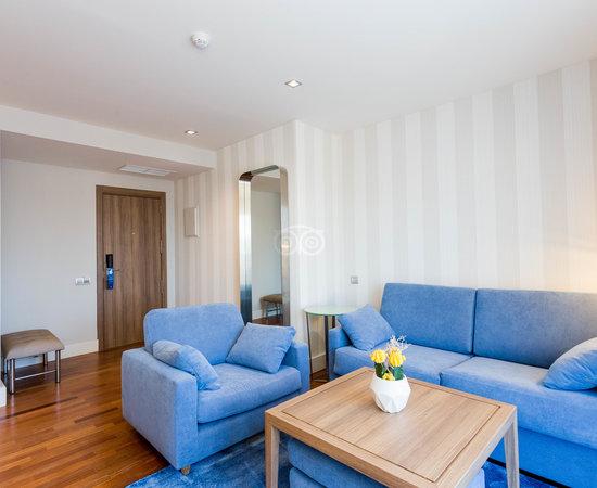 NH Barcelona Les Corts