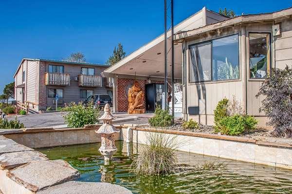 Econo Lodge Inn & Suites Madras Chateau Inn