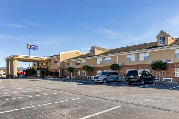 Comfort Inn & Suites Raphine - Lexington near I-81 and I-64