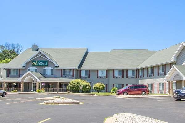 Quality Inn & Suites East Troy I-43