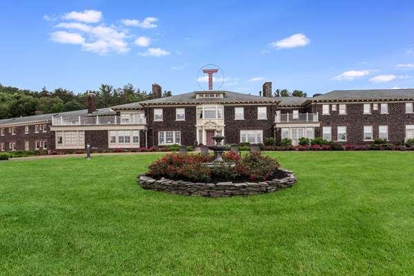 Traditions Hotel & Spa Johnson City - Binghamton, an Ascend Collection Hotel