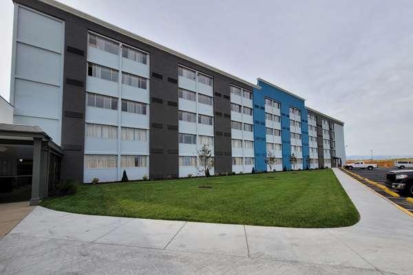 Hawthorn Extended Stay by Wyndham Wichita Airport