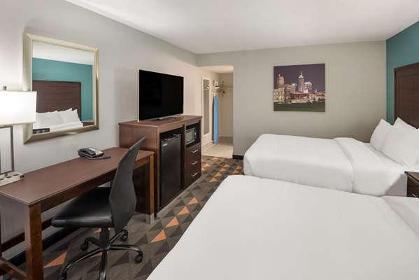 Clarion Pointe Indianapolis Northeast