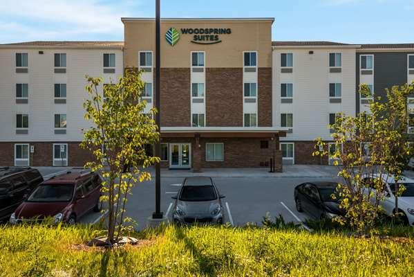 WoodSpring Suites Milwaukee-Menomonee Falls