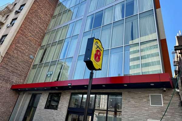 Super 8 by Wyndham-Bronx Near Stadium