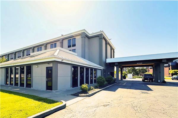 Country Inn & Suites by Radisson, Canton near Hall of Fame