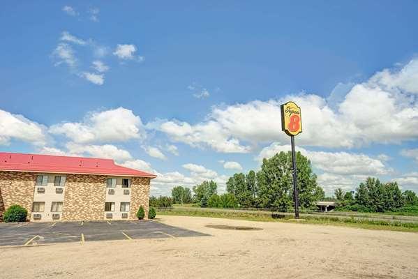 Super 8 by Wyndham-Melrose