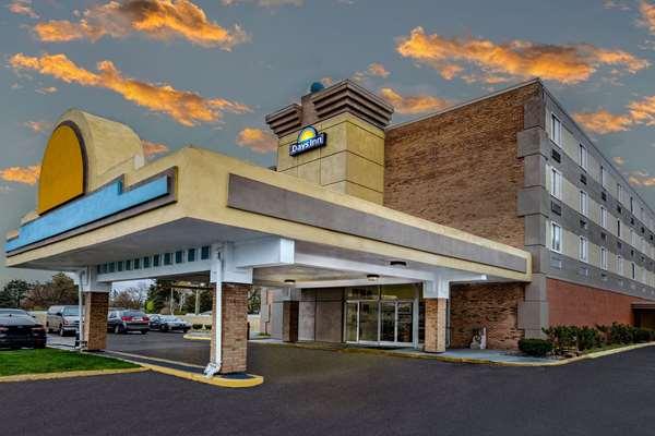 Days Inn by Wyndham Livonia/Canton/Detroit