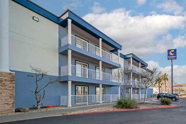 Comfort Suites Red Bluff near I-5