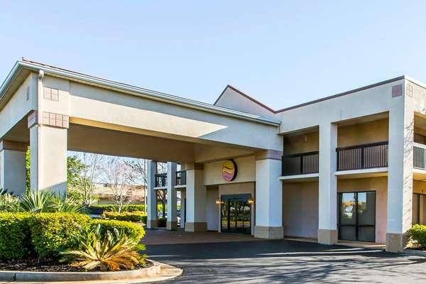 Clarion Pointe Forsythe I-75