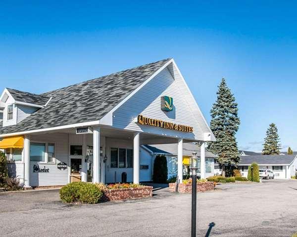 Quality Inn & Suites Mackinaw City Beachfront