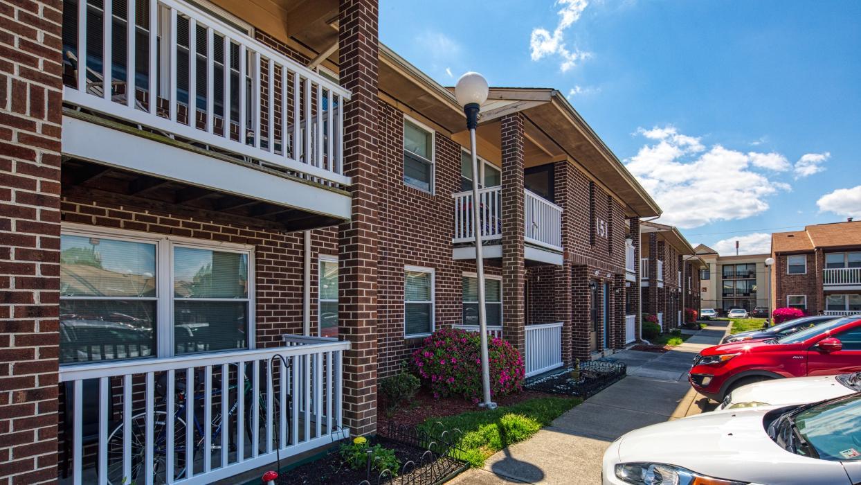 Coliseum Gardens Apartments