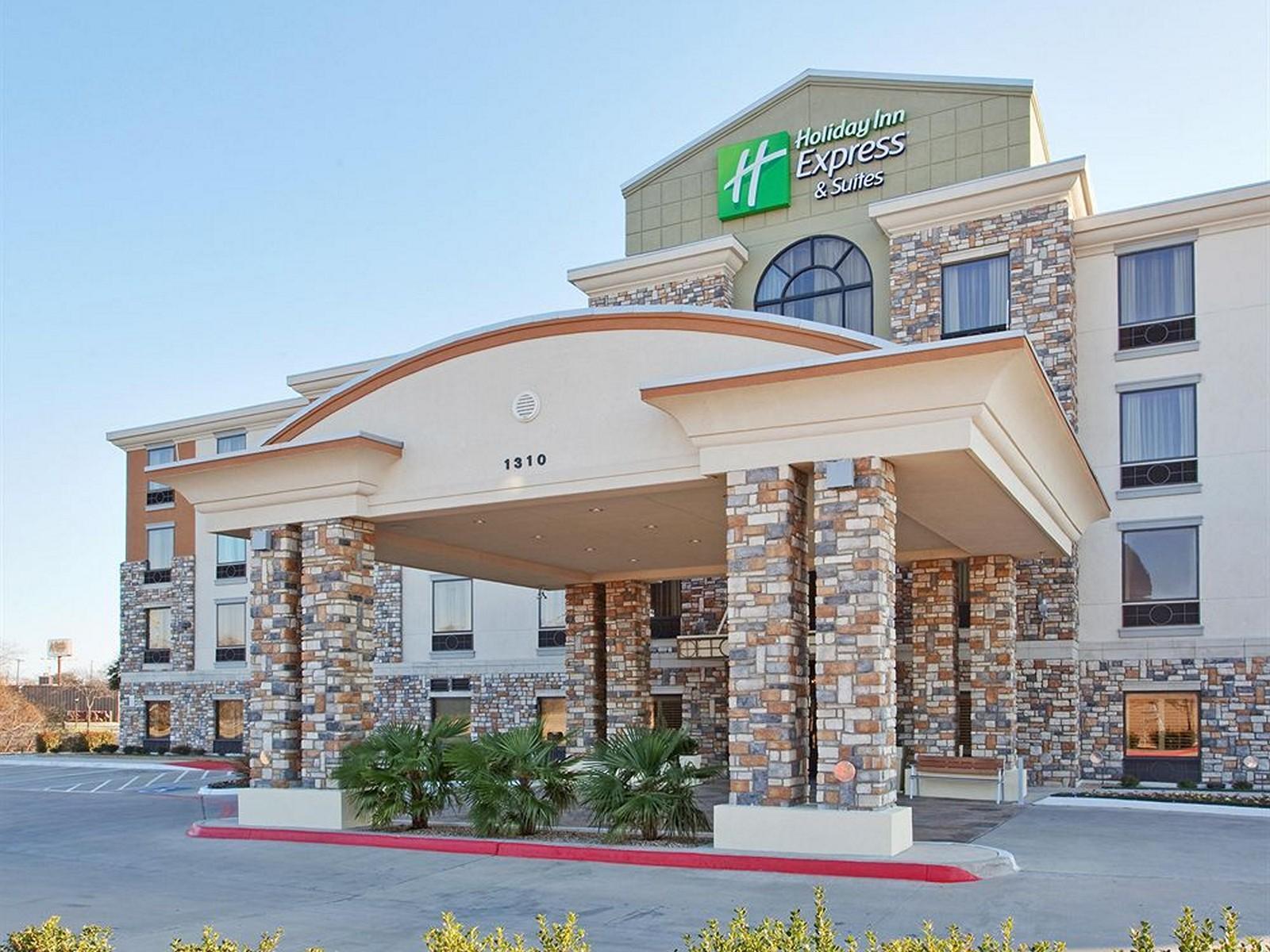 Holiday Inn Express Hotel & Suites Dallas South - DeSoto By IHG
