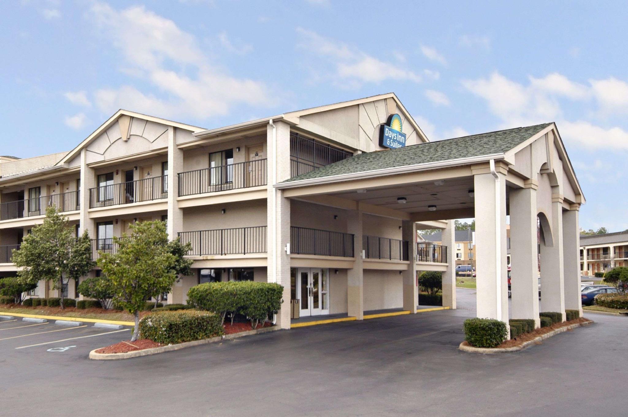 Days Inn & Suites by Wyndham Mobile