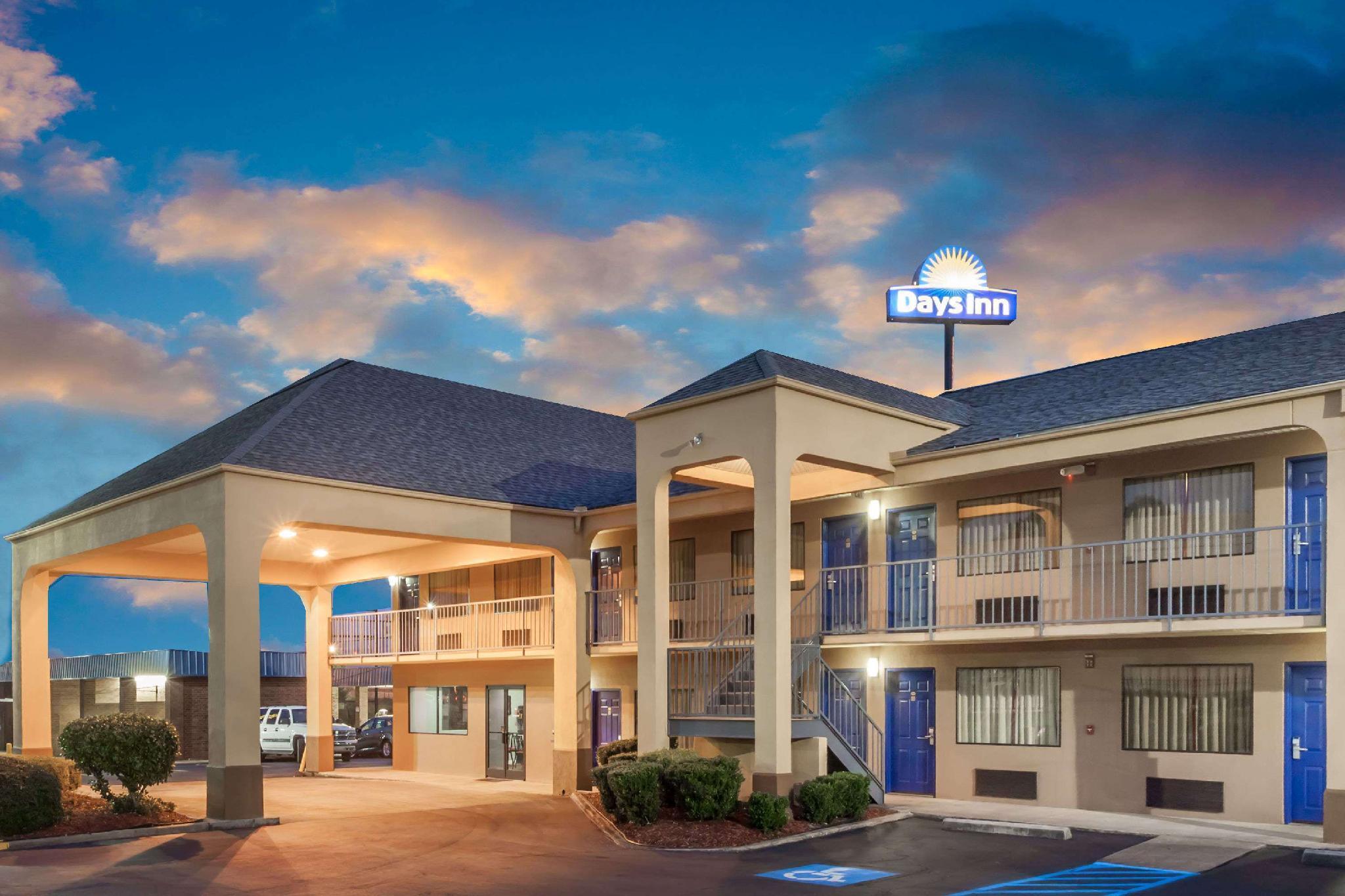 Days Inn by Wyndham Clinton
