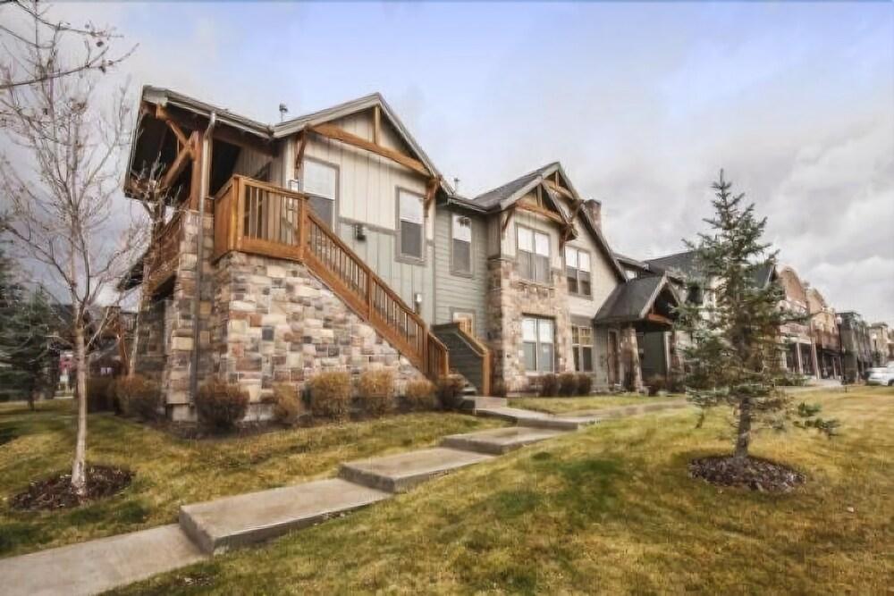 Fox Pointe at Redstone