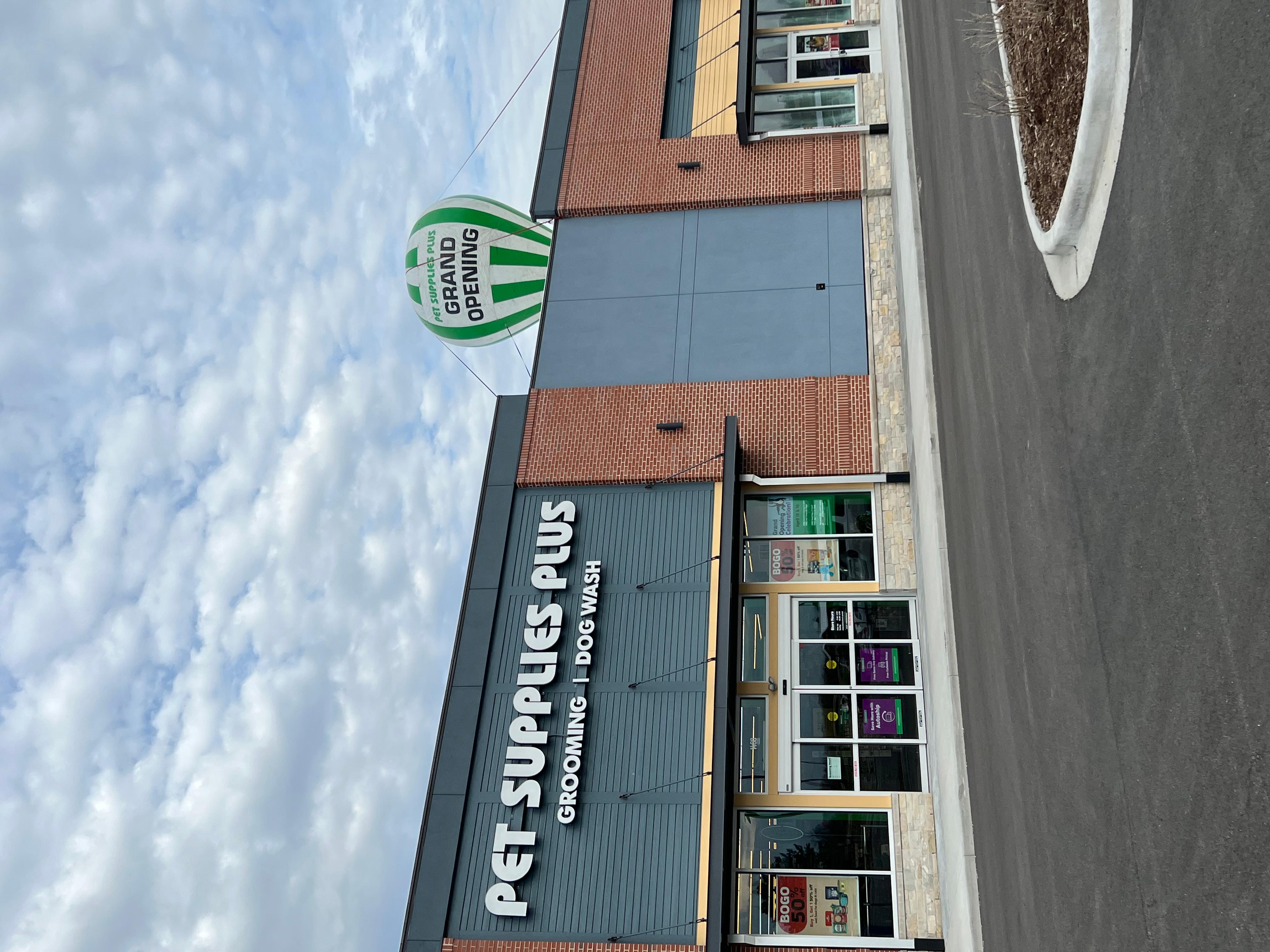 Pet Supplies Plus Oconomowoc