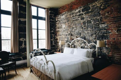 Auberge du Vieux-Port par Gray Collection