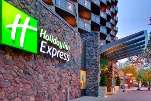Holiday Inn Express Edmonton Downtown By IHG