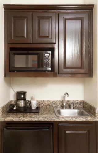 Holiday Inn Express Hotel and Suites Brownsville By IHG