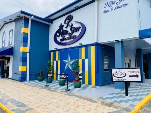 R Nite Star Inn and Suite -Home of the Cowboys & Rangers