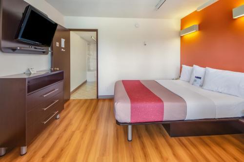 Motel 6-Lethbridge AB