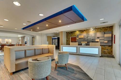 Holiday Inn Express & Suites Weatherford By IHG