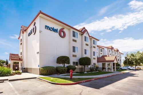 Motel 6 Dixon