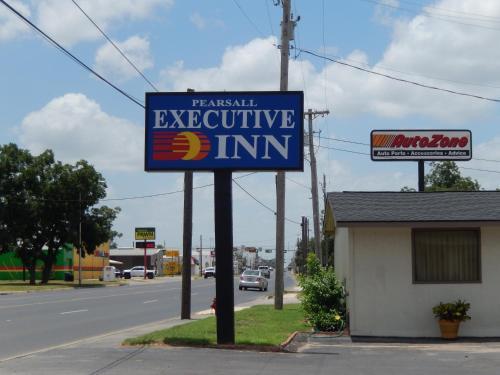 Pearsall Executive Inn & Suites