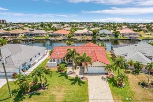 Tropical Palms SW Cape - waterfront private home locally owned & managed fair & honest pricing