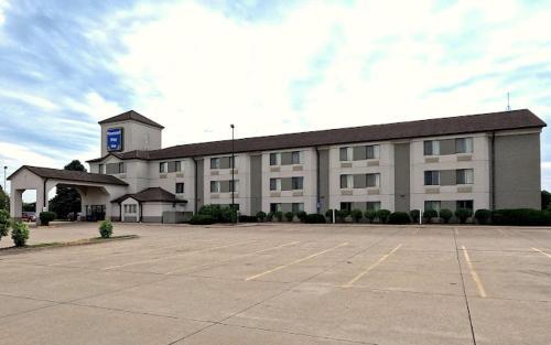 Pleasant Stay Inn & Suites