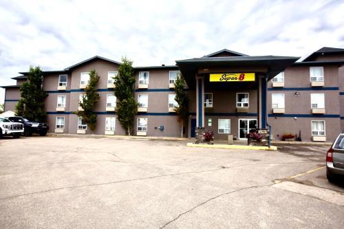 Super 8 by Wyndham Whitecourt