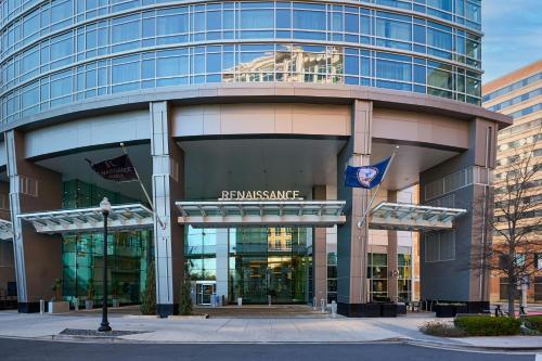 Renaissance by Marriott Arlington Capital View Hotel