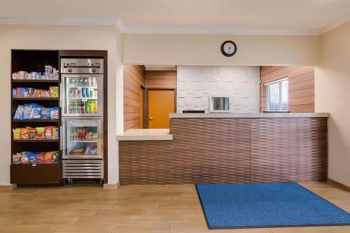 AmericInn by Wyndham Minot