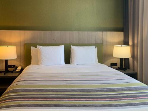 Country Inn & Suites by Radisson, San Jose International Airport, CA