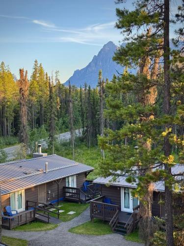 Sunwapta Falls Rocky Mountain Lodge