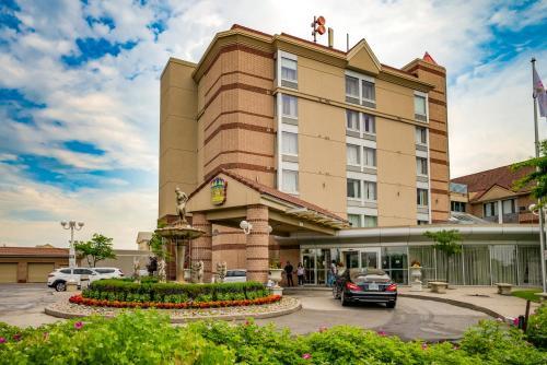 Monte Carlo Inns Airport Suites