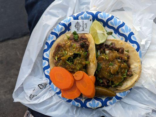 Cabeza (left) asada (right)